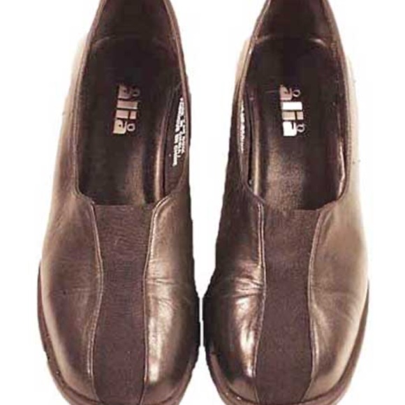FLATS, LEATHER, COMFORT STRETCH PANEL, Sz 7.5B, BLACK, HEEL 1 3/8 inch,, RUBBER - Picture 1 of 6